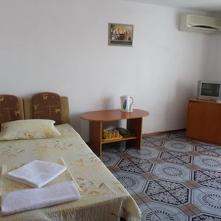 Guest house Via Maris 3*