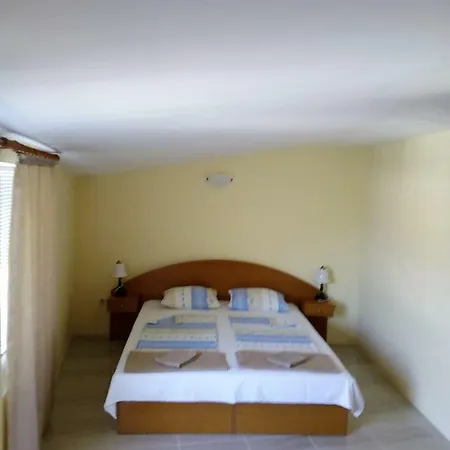 Guest house Via Maris 3*